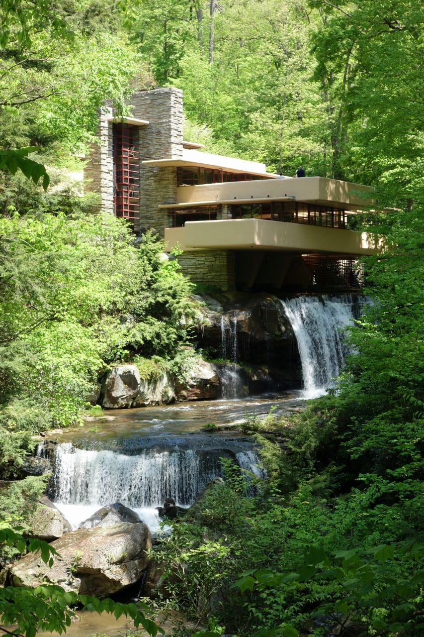By Daderot Own work CC0 httpscommons.wikimedia.orgwindex.phpcurid29163818 - Unconventional Homes Fallingwater – spectacolul naturii în armonie cu geniul arhitectonic