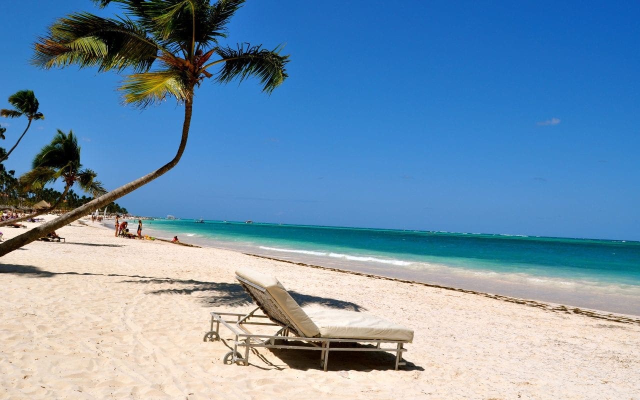 Coast Sea Sky dominican 435762 3840x2400 - Insulele Caraibe, locul ideal pentru investiții în reședințe de lux la prețuri avantajoase
