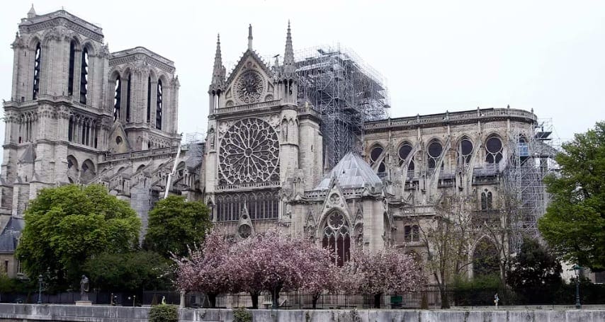 notre dame - Topul donatorilor pentru reconstrucția Catedralei Notre Dame: aproape 1 miliard de euro strânși