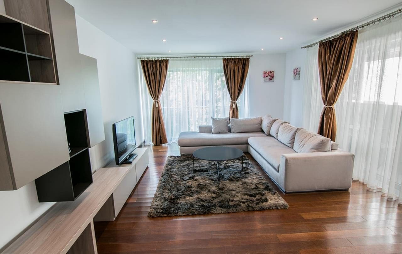 Apartament in Alia Apartments sursa booking.com  - BNR: Proprietățile imobiliare reprezintă 80% din averea românilor