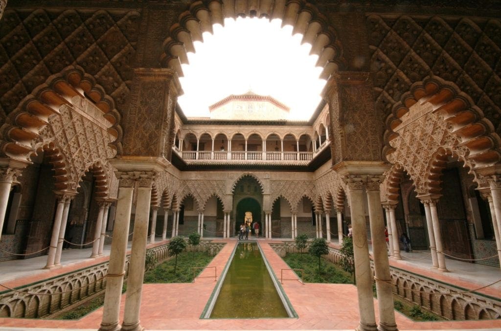 Patio de las doncellas copy 1024x677 - Palatul Alcázar din Sevilla, vedeta din „Game of Thrones” și filmul „Lawrence al Arabiei”