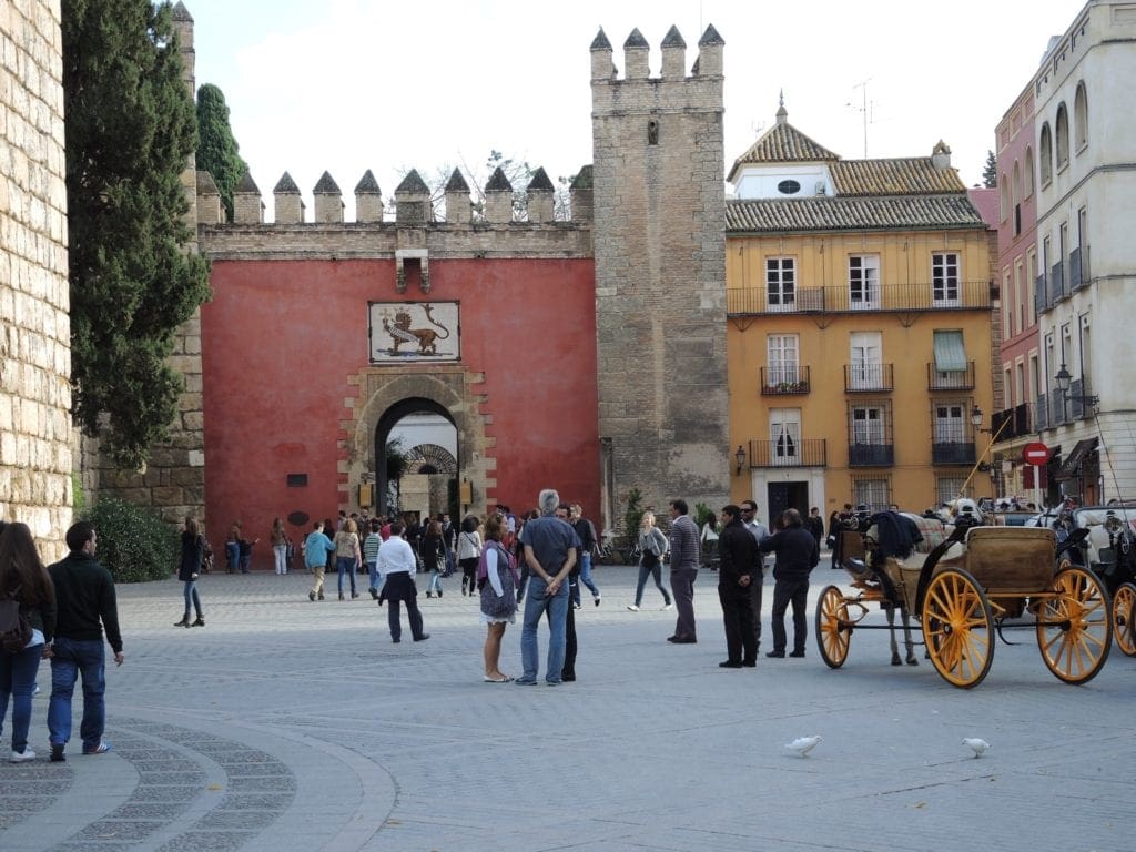 Puerta del León Alcazar Seville Spain copy 1024x768 - Palatul Alcázar din Sevilla, vedeta din „Game of Thrones” și filmul „Lawrence al Arabiei”