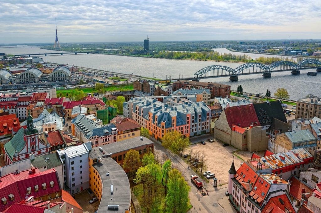 1384974259000 Riga panoramio by Igor Grochev copy 1024x681 - Analiză: Perspective optimiste pentru piața imobiliară europeană