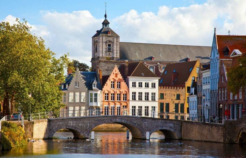 Belgia 1024x661 - Țări în care cumpărarea unei case îți aduce un nou pașaport