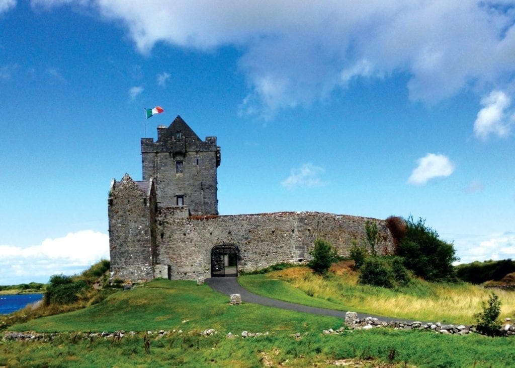 Dunguaire Castle Galway Ireland 1 copy 1024x731 - Castelele din Irlanda şi fascinanta lor istorie
