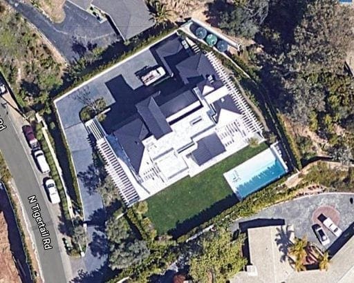 Lebron James.max 784x410 1 - Cele mai scumpe proprietăţi imobiliare ale celebrităţilor de la Hollywood