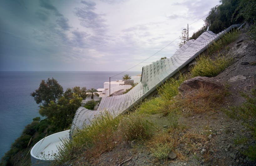 Cliff roof house angle view - Sursă de inspirație: Case cu design ultra-original