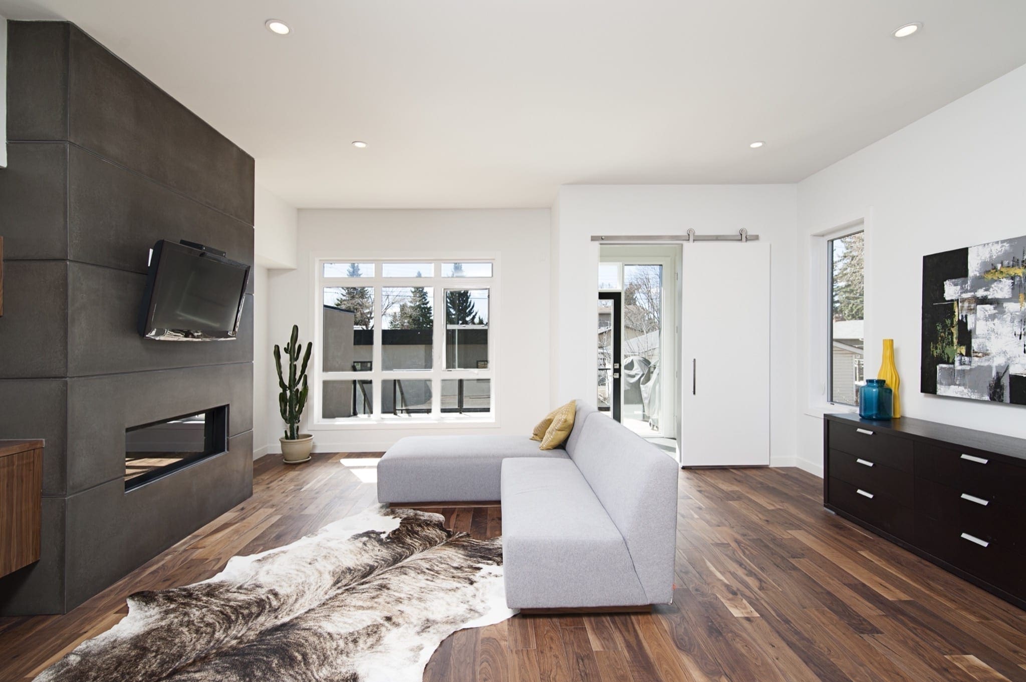 beautiful interior shot modern house with white relaxing walls furniture technology copy - Extinderea TVA de 5% pentru achiziția de locuințe, stimul de creștere al pieței imobiliare