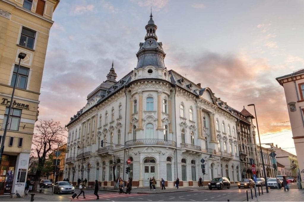 continental nou 1024x682 - La ce preț se vând cele mai impresionante palate ale României?