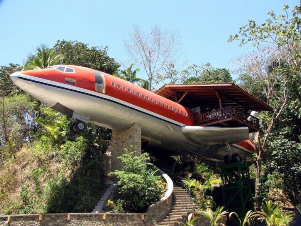 1965 Boeing 727 Converted into a Costa Rican Hotel copy 1024x768 - Cele mai neobișnuite case din lume și arhitectura lor nebunească