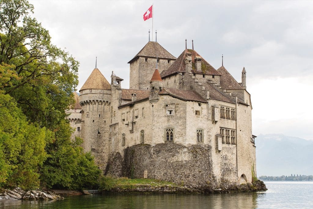 Chateau de Chillon Veytaux Montreux copy 1024x683 - Castelul Chillon, cetatea misterioasă care „plutește” pe lacul Léman