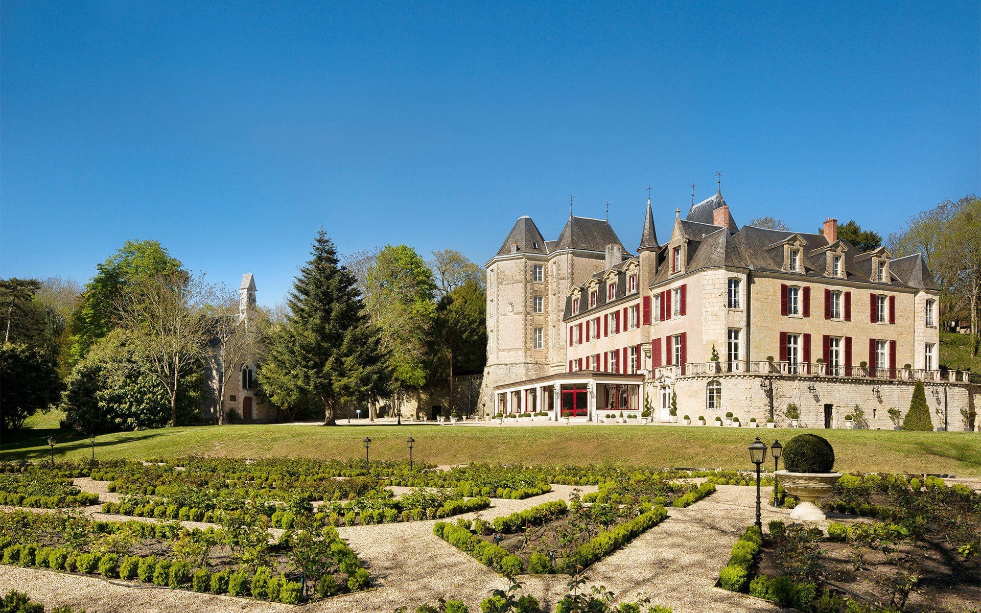 6778e845dd8d8334548e75471ce48b77 - Un faimos castel francez cu istorie de secole, la vânzare pentru 15 milioane de euro