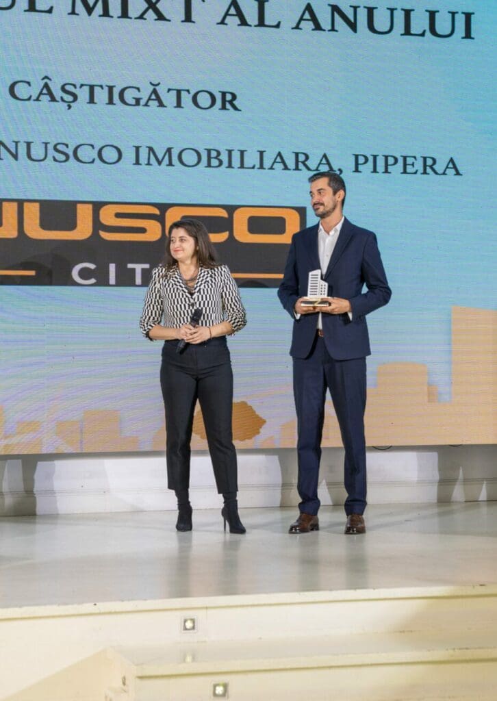 Iată marii câștigători ai Galei Premiilor Real Estate 2023 DSC02594 scaled e1699019059727 726x1024 - Iată marii câștigători ai Galei Premiilor Real Estate 2023